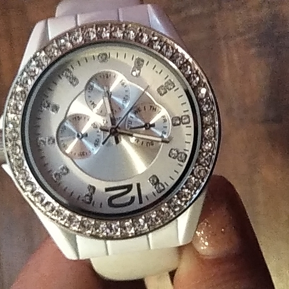 Watch - Picture 3 of 3